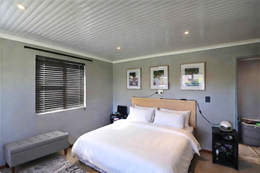 6 Bedroom Property for Sale in Sandbaai Western Cape